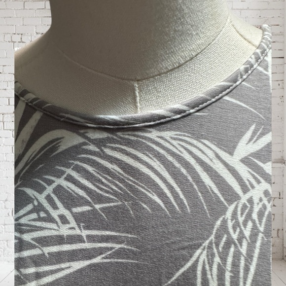 Hilary Radley Short Sleeve Palm Print Dress Gray/White | Medium (8/10) NWT - Picture 6 of 9
